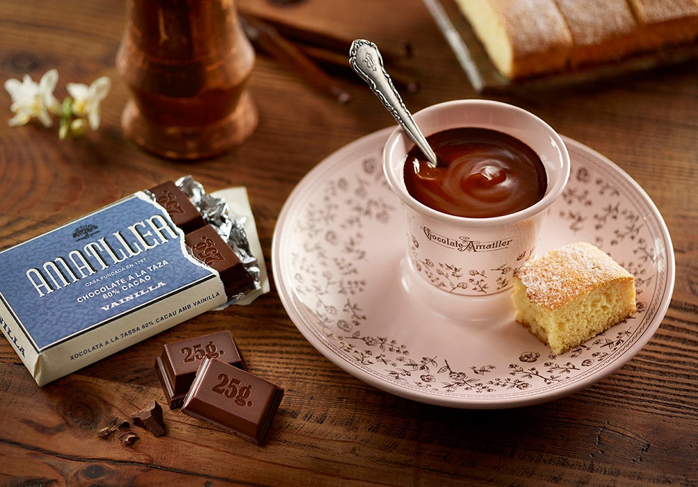 Xocolata a la tassa Amatller servida amb la xicra