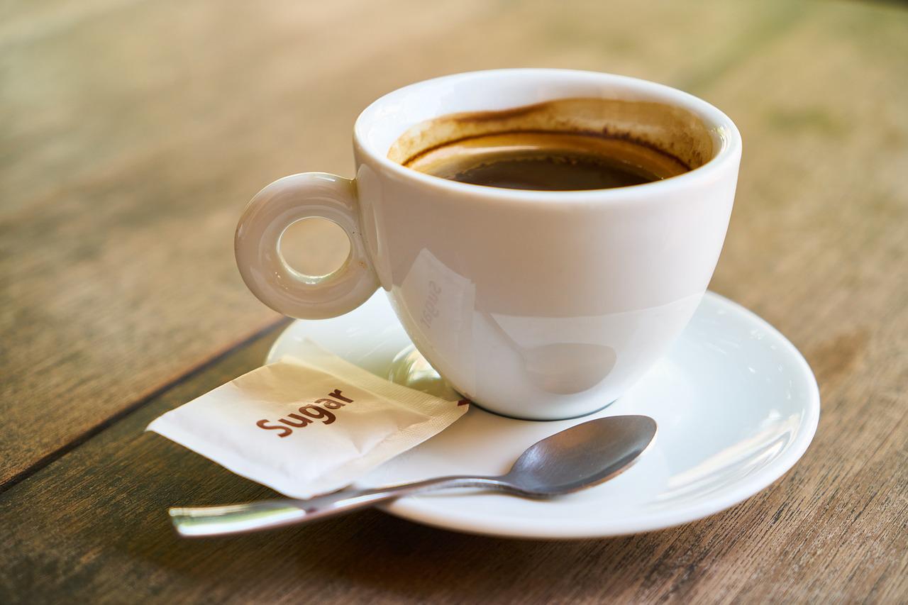 Una tassa de cafè amb sucre | Pixabay