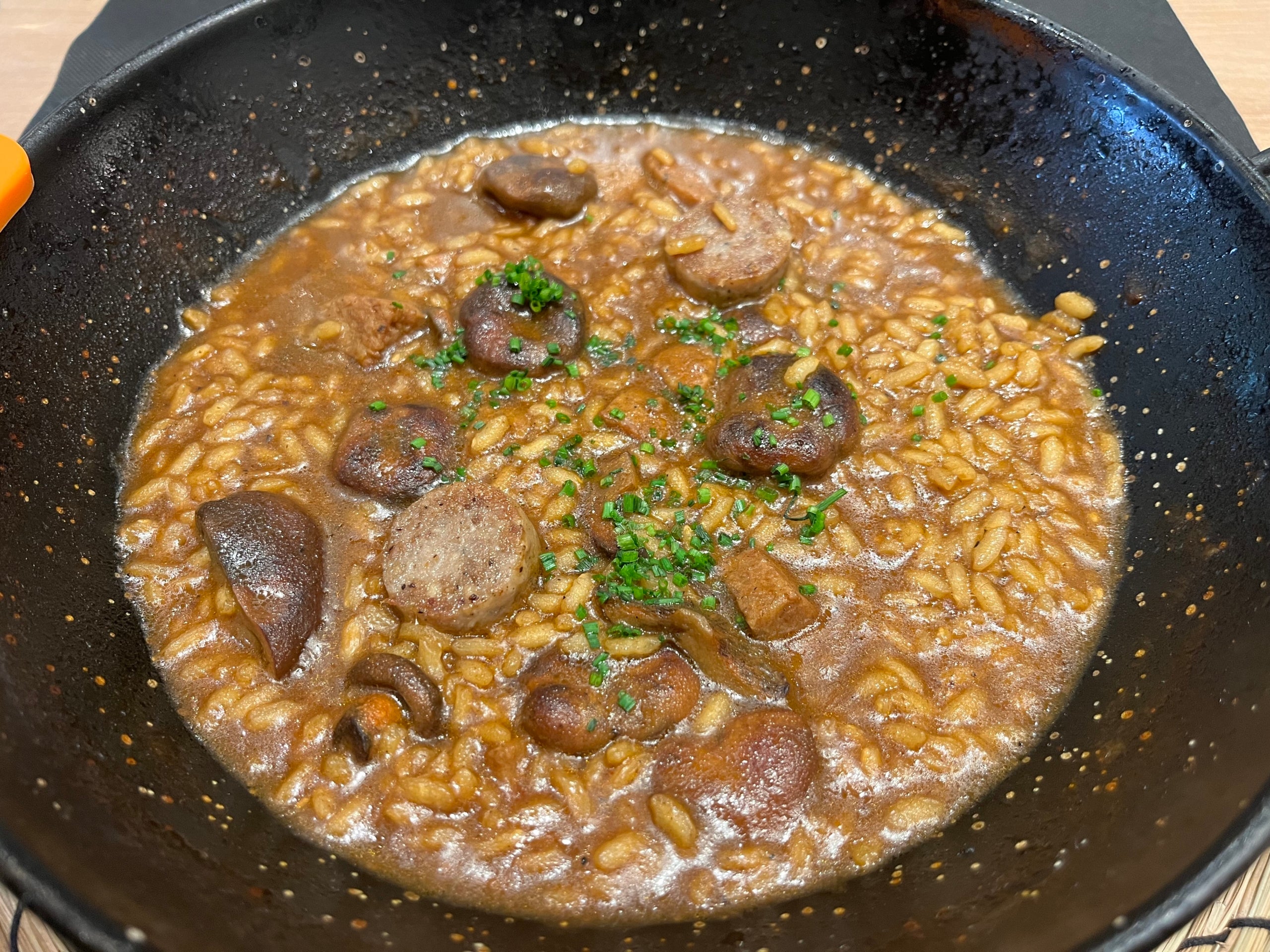 Arròs melós de rovellons i botifarra de perol de Ca La Nuri Terra