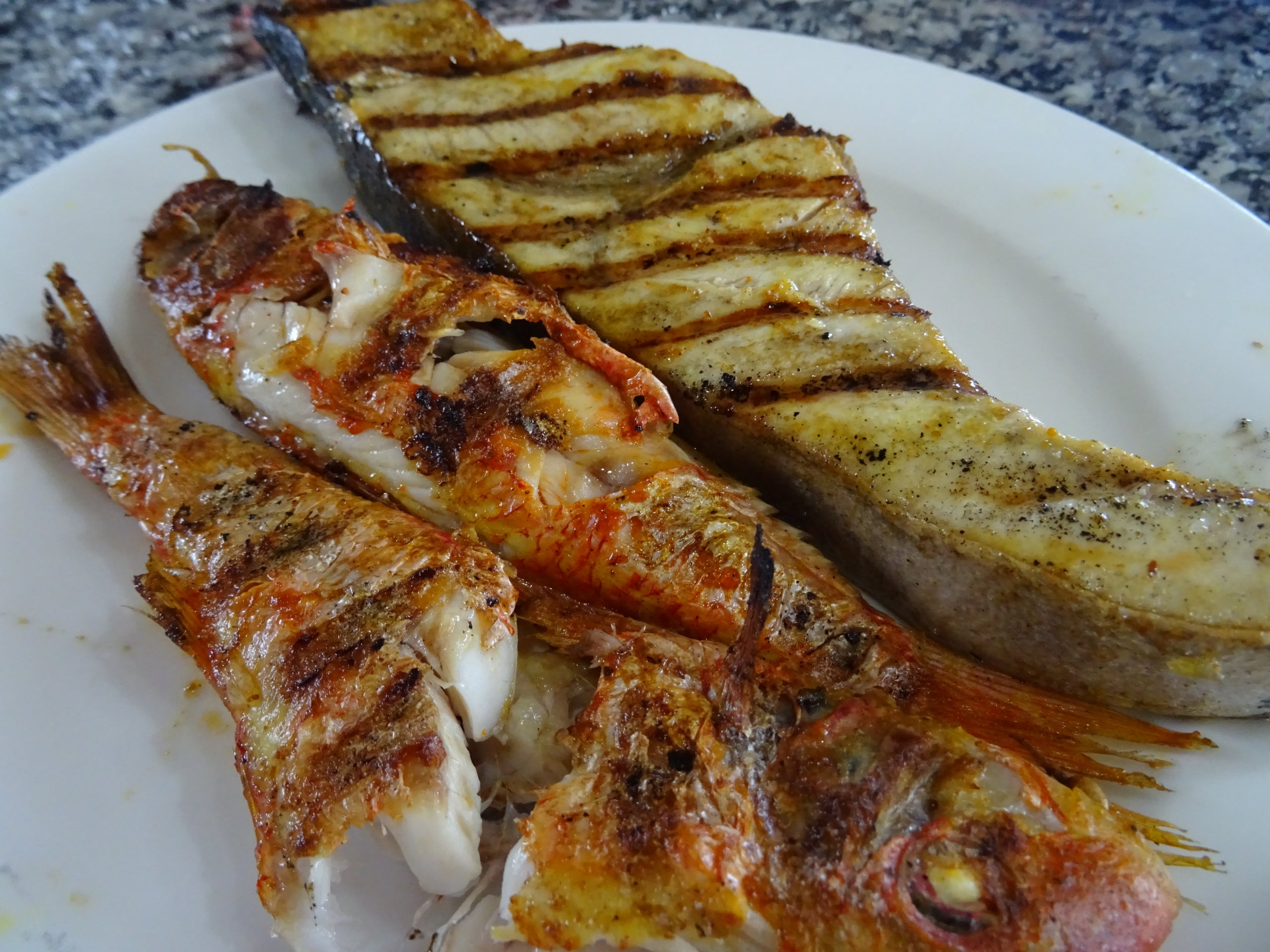 Moll i peix espasa a la planxa | Cedida