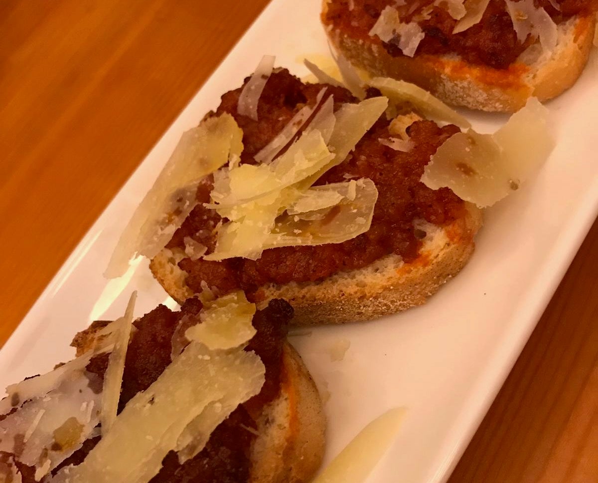 Crostini de sobrassada amb mel i formatge | Nerea Rodríguez