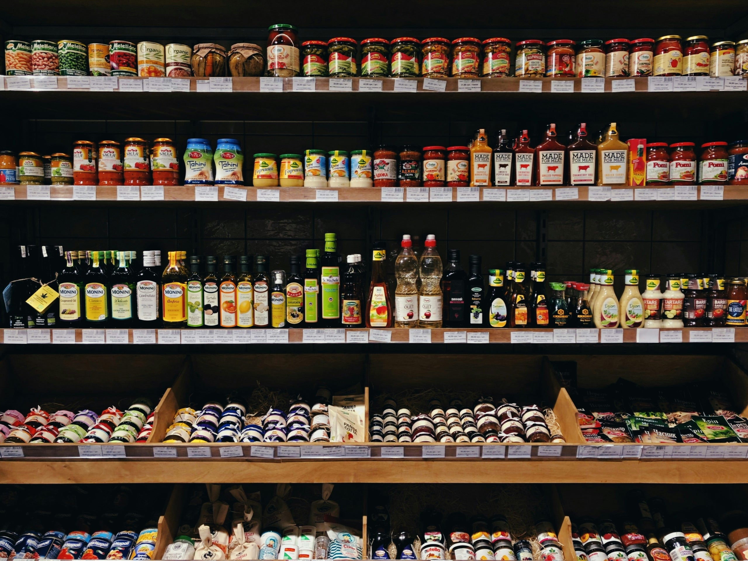 Diversos productes en un supermercat | Unsplash
