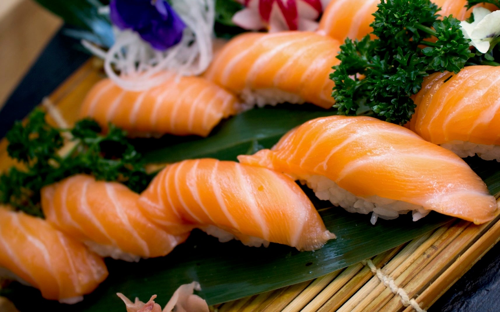 Sashimi de salmó del restauraant Tokyo Sushi | Facebook Grupo Tokyo Sushi