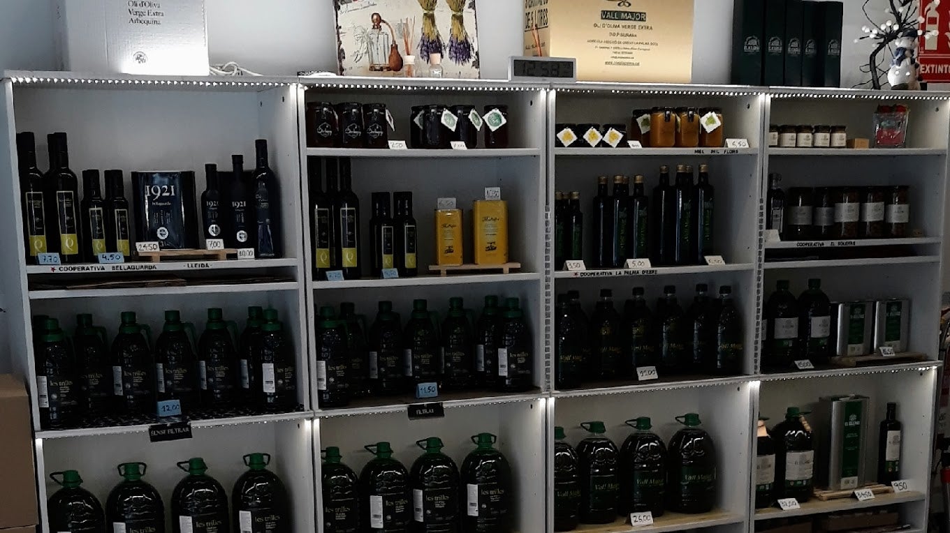 Interior de la botiga Olis 1921 | Facebook Olis 1921