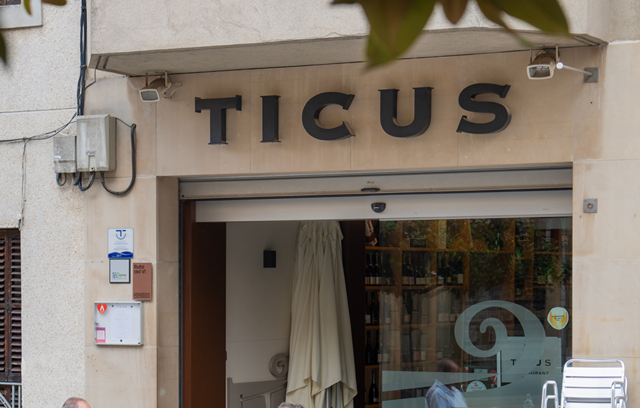 Exterior del retaurant Cal Ticus | Instagram @ticusrestaurant