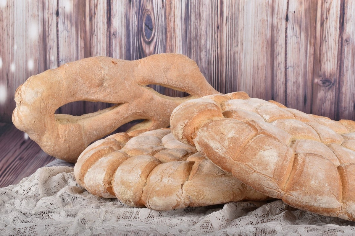 Una coca de pa i dos pans tortuga de Terrades | El petit forn de pa