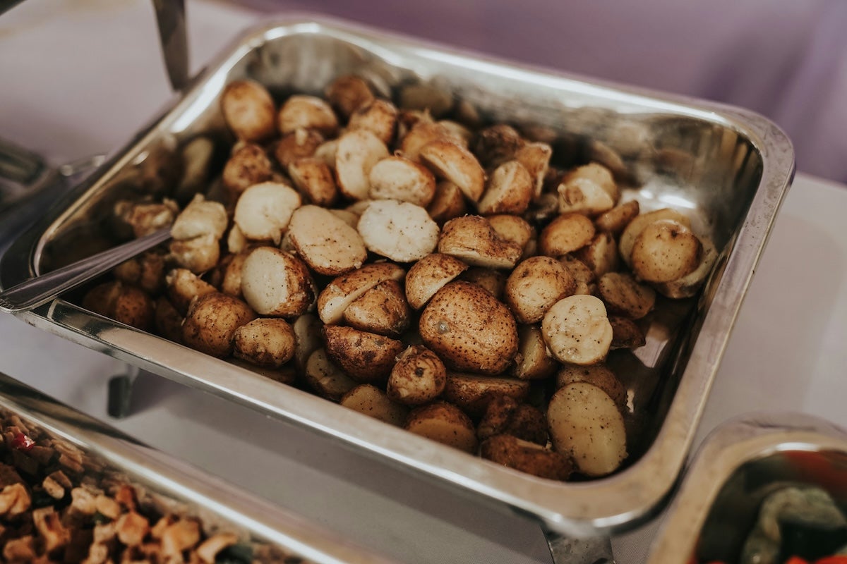 Una safata plena de patates al forn | Unsplash