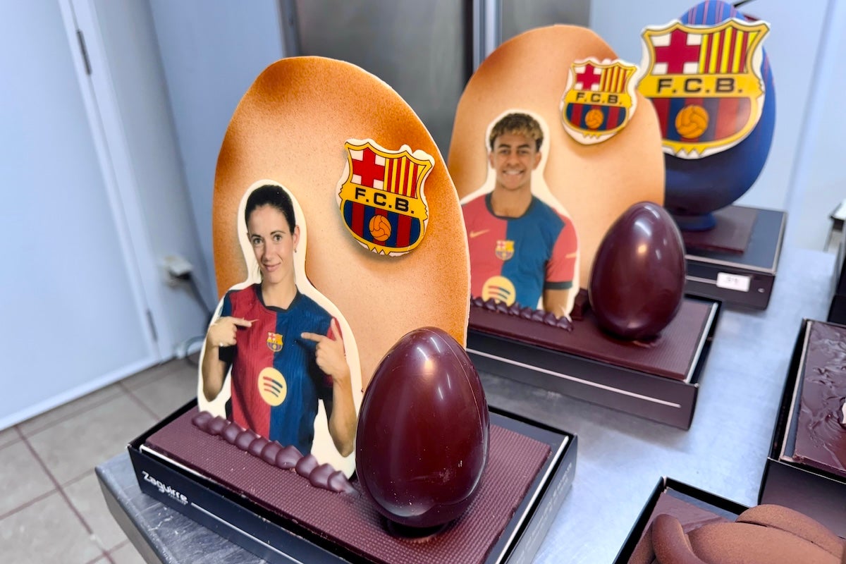 Mones del Barça a l'obrador de la pastissera Zaguirre de Terrassa | ACN