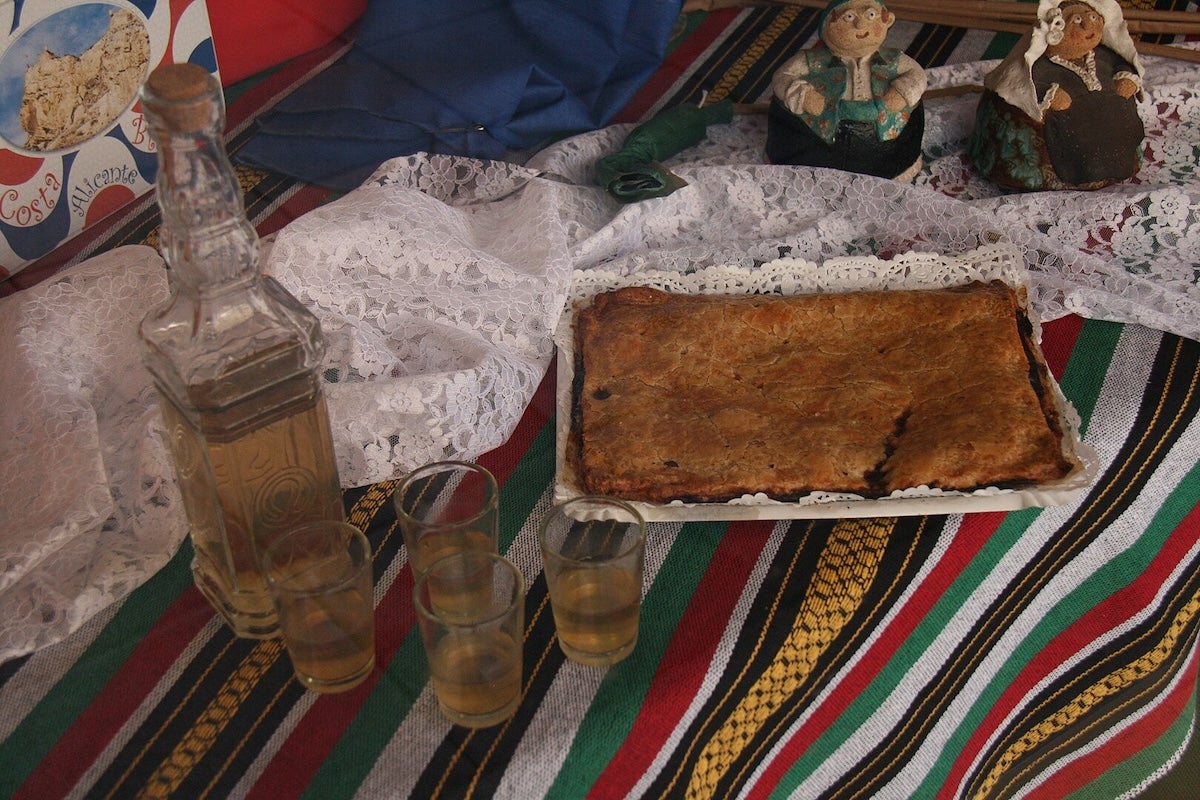 Coca amb tonyina | Viquipèdia