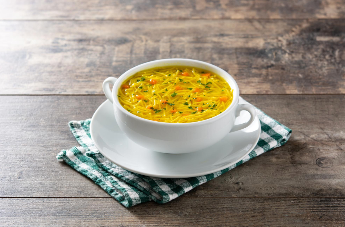 Sopa de fideus | Freepik
