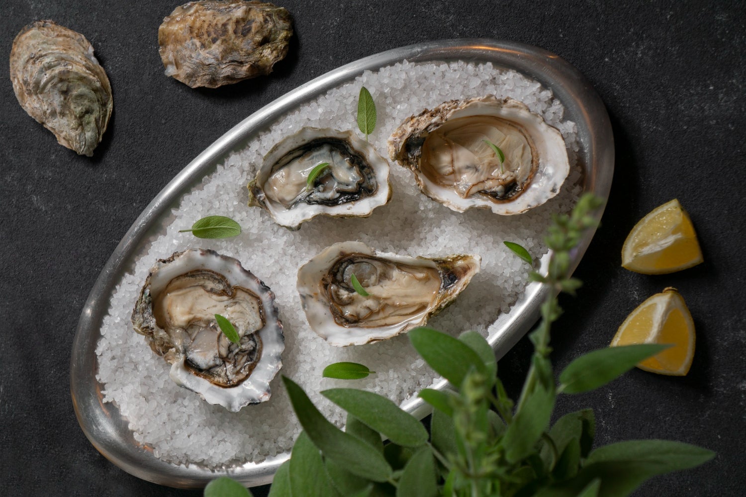 Un plat d'ostres | Freepik
