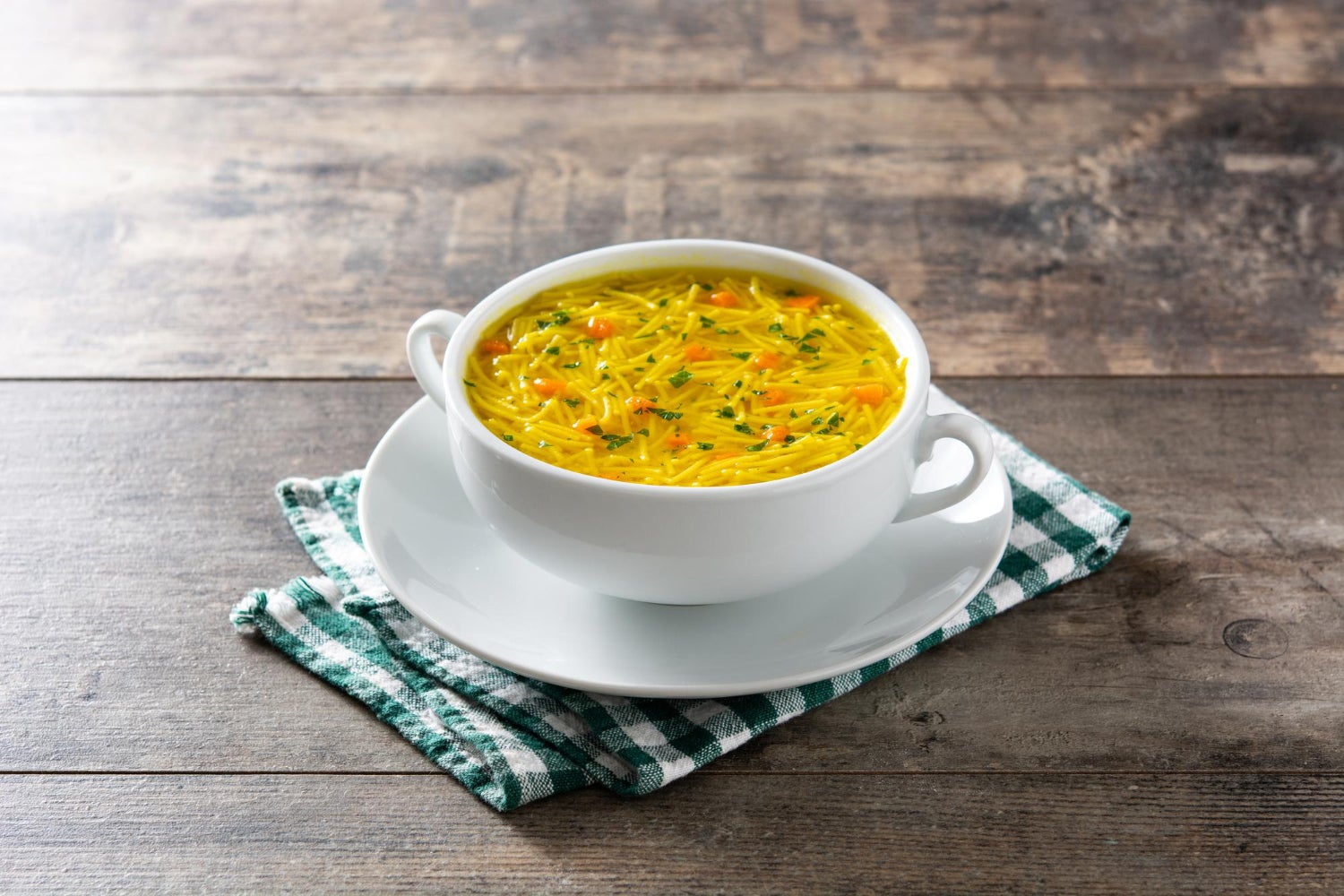 Sopa de fideus | Freepik