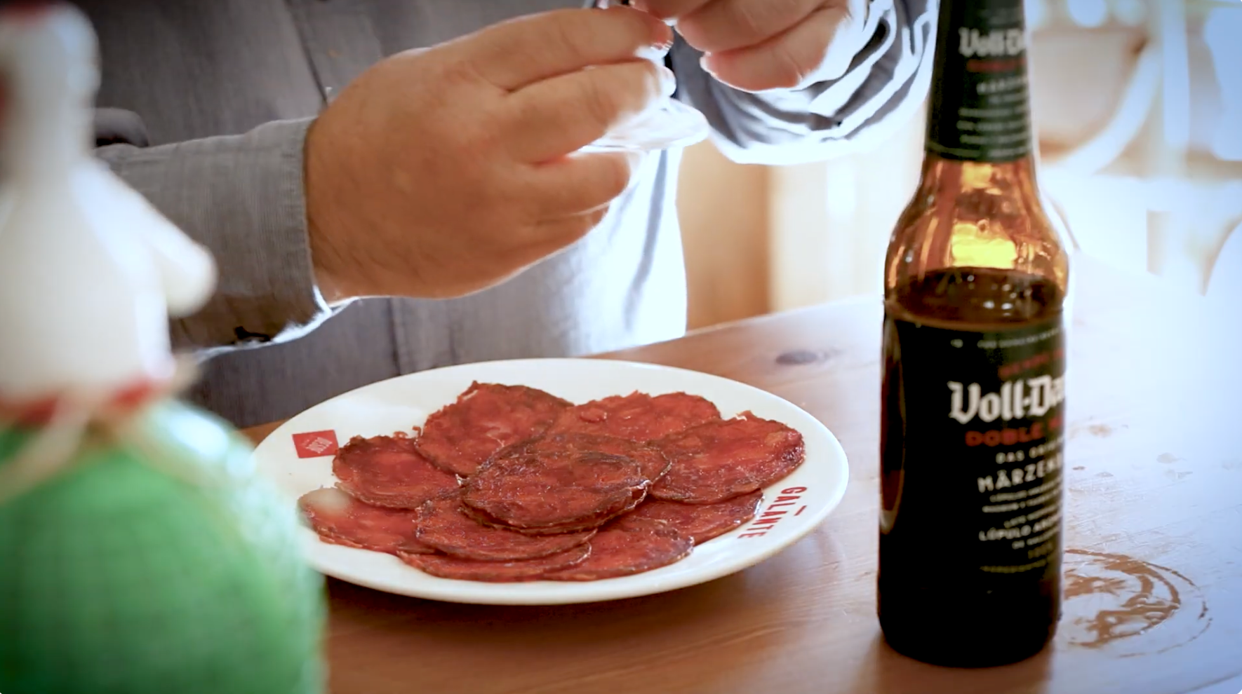 Xoriço ibèric i una Voll-Damm