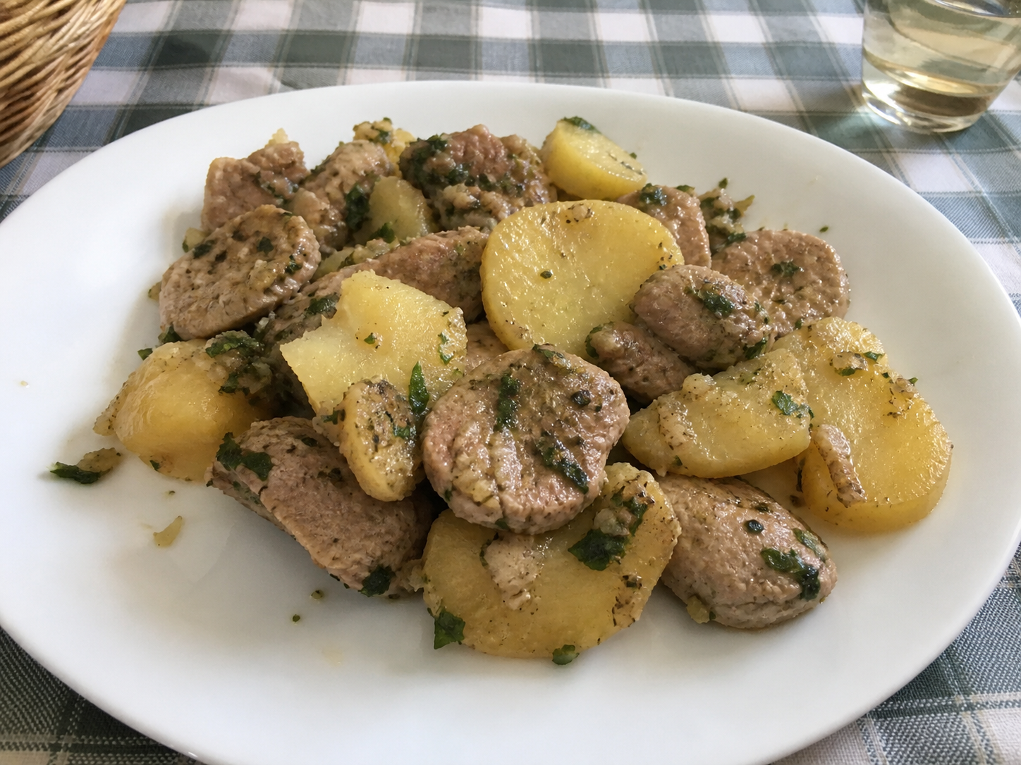 Carn amb poma de terra