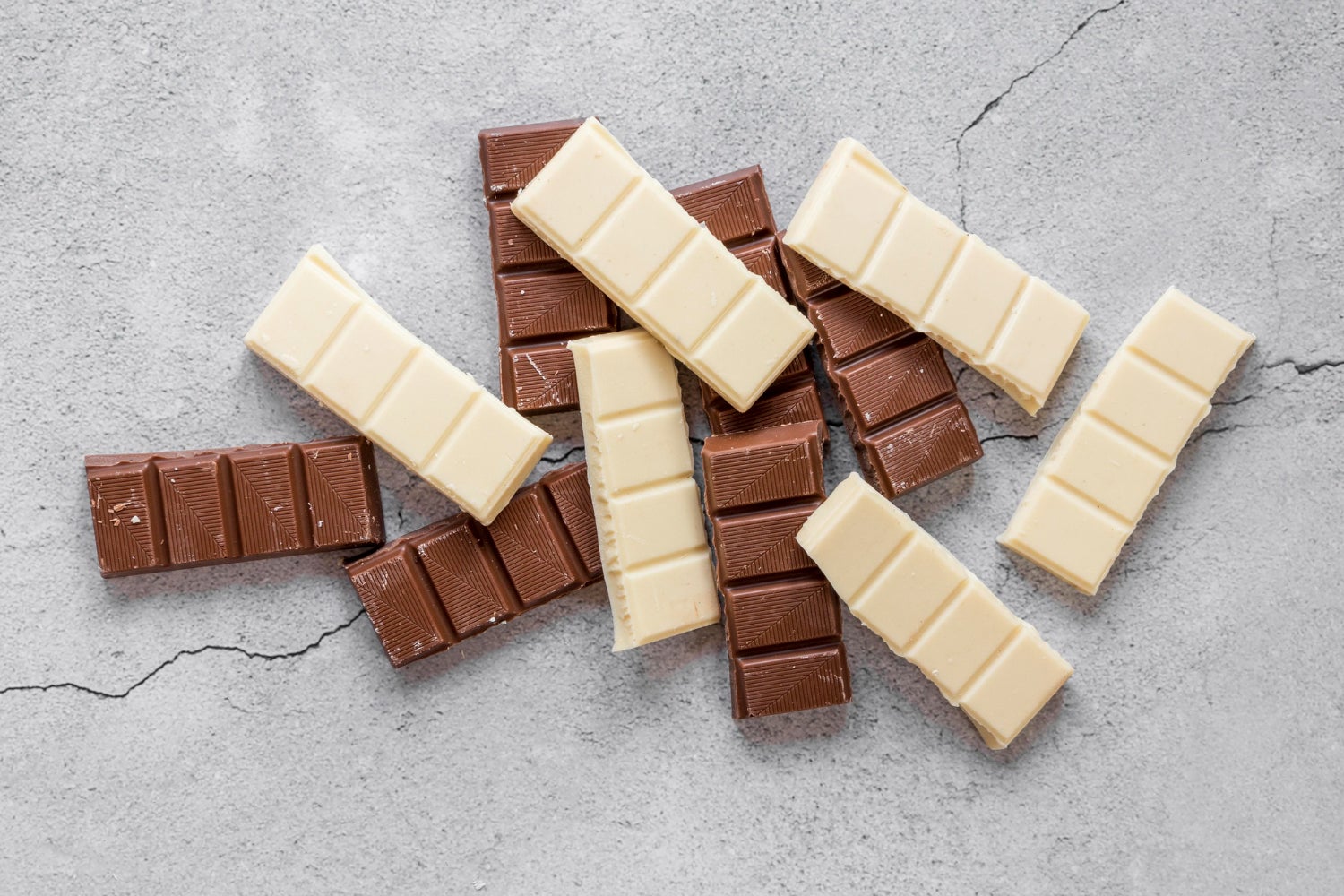 Xocolata amb llet i xocolata blanca | Freepik